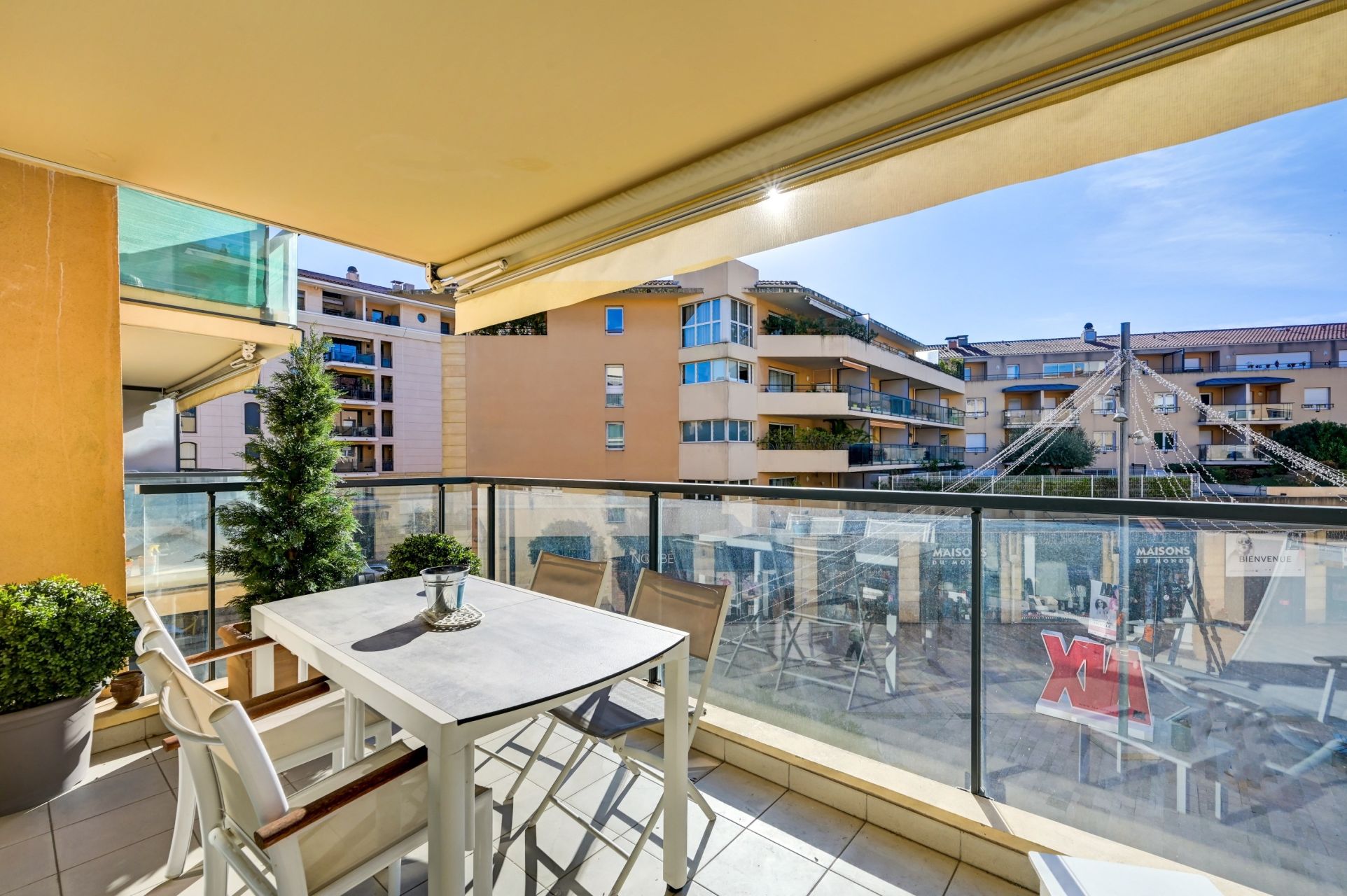apartment 5 Rooms for sale on AIX EN PROVENCE (13100)