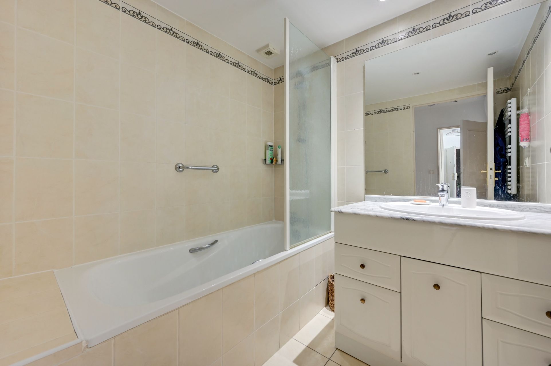 apartment 5 Rooms for sale on AIX EN PROVENCE (13100)