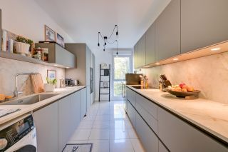 apartment 5 Rooms for sale on AIX EN PROVENCE (13100)