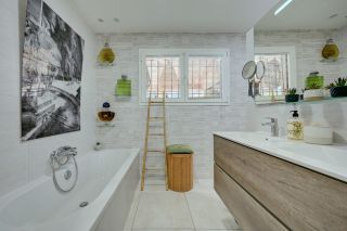 house 10 Rooms for sale on AIX EN PROVENCE (13100)