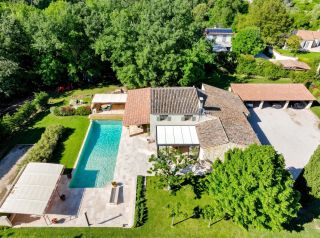 house 10 Rooms for sale on AIX EN PROVENCE (13100)