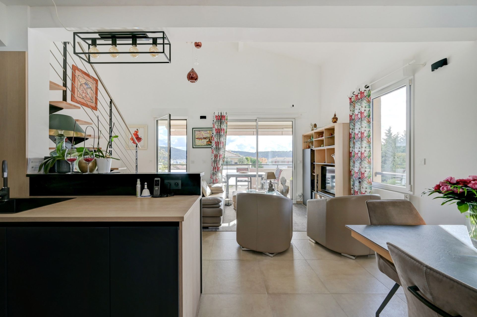apartment 4 Rooms for sale on AIX EN PROVENCE (13090)