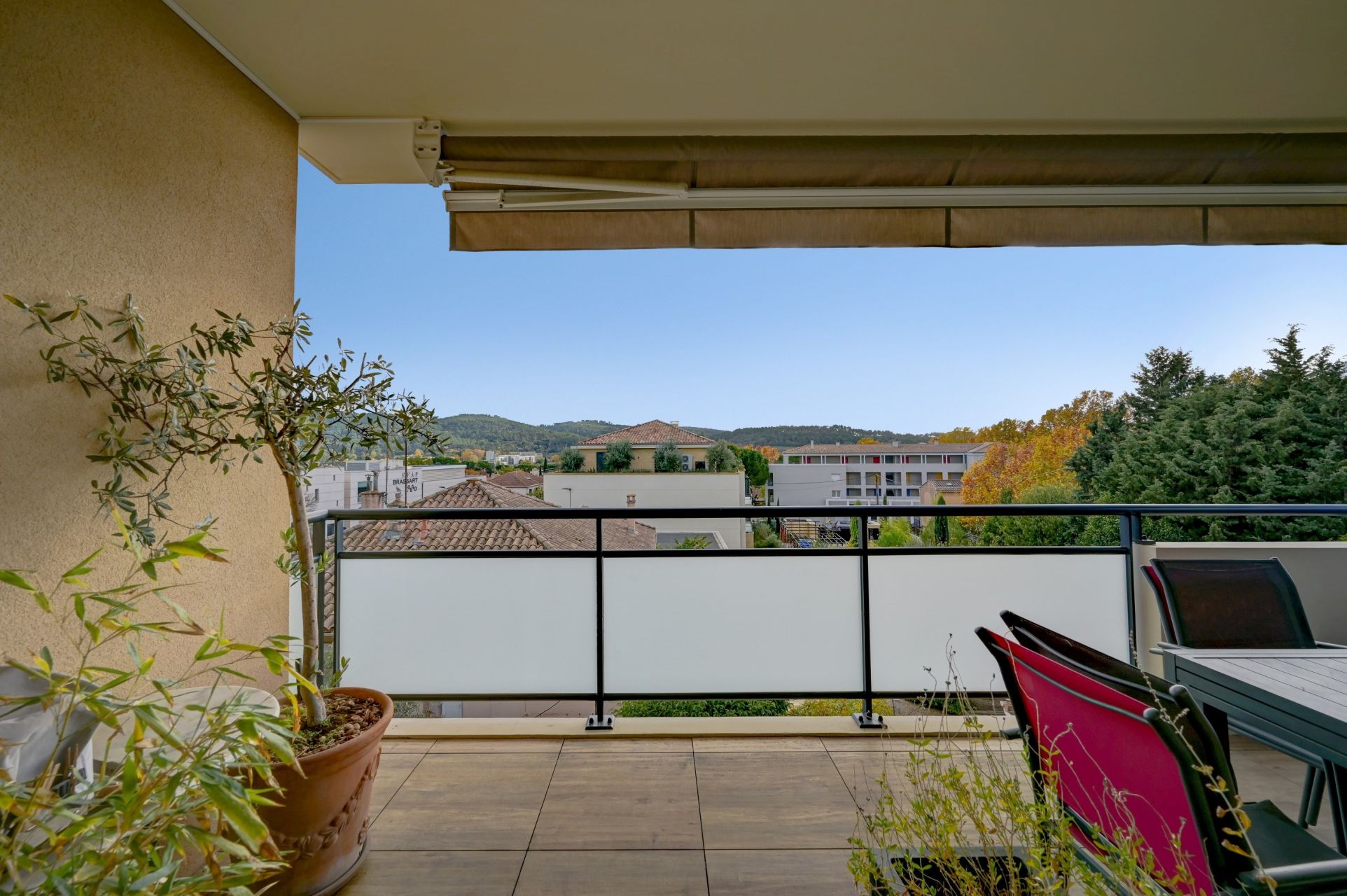 apartment 4 Rooms for sale on AIX EN PROVENCE (13090)