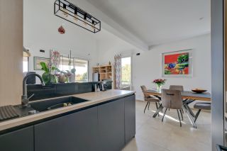 apartment 4 Rooms for sale on AIX EN PROVENCE (13090)