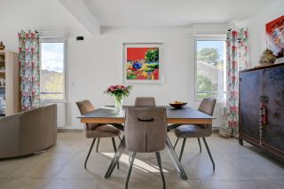 apartment 4 Rooms for sale on AIX EN PROVENCE (13090)