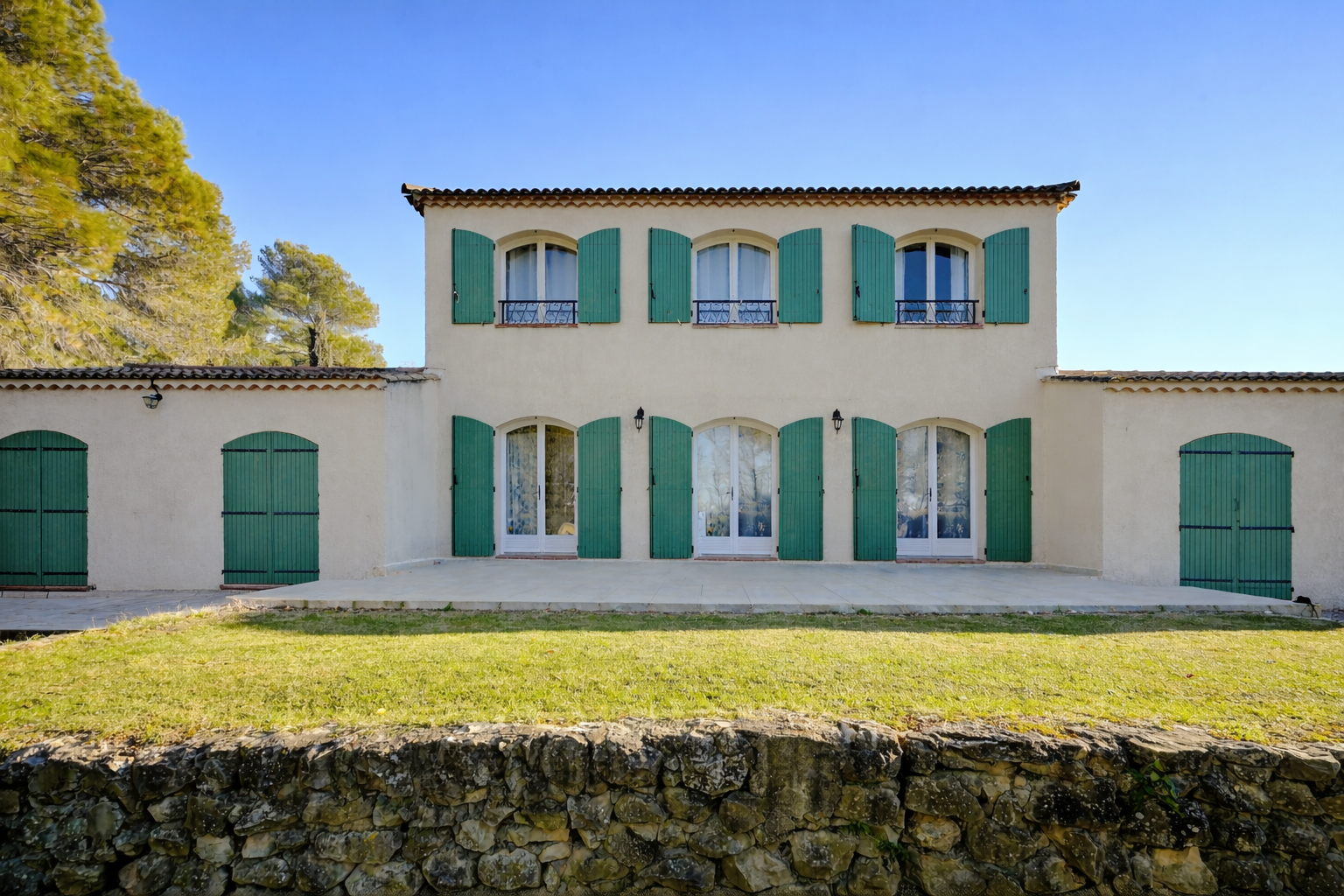 maison 8 Pièces en vente sur EGUILLES (13510)