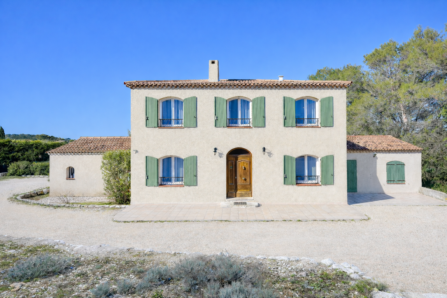 maison 8 Pièces en vente sur EGUILLES (13510)