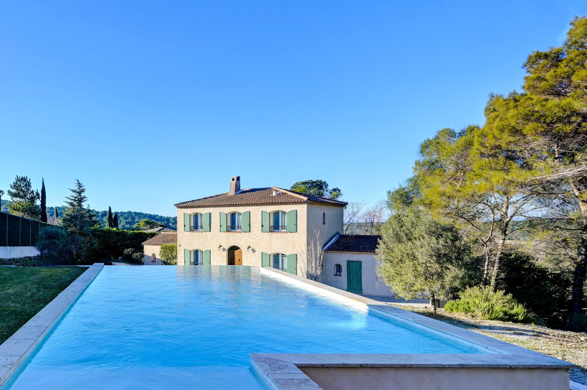 maison 8 Pièces en vente sur EGUILLES (13510)