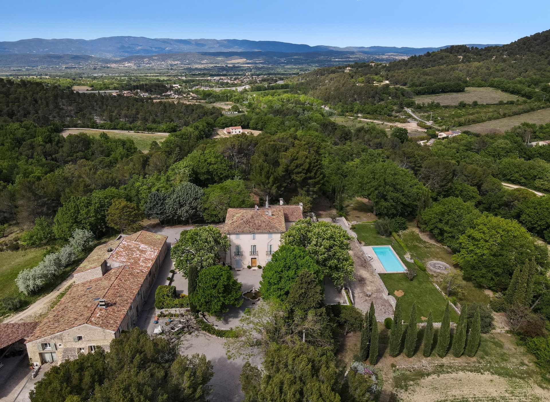 house 12 Rooms for sale on AIX EN PROVENCE (13100)