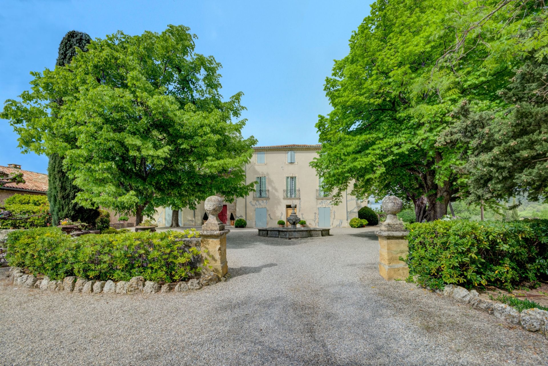 house 12 Rooms for sale on AIX EN PROVENCE (13100)