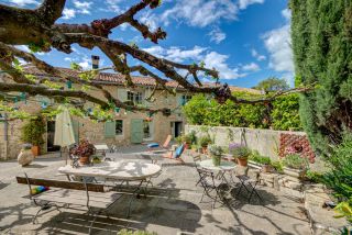 house 12 Rooms for sale on AIX EN PROVENCE (13100)