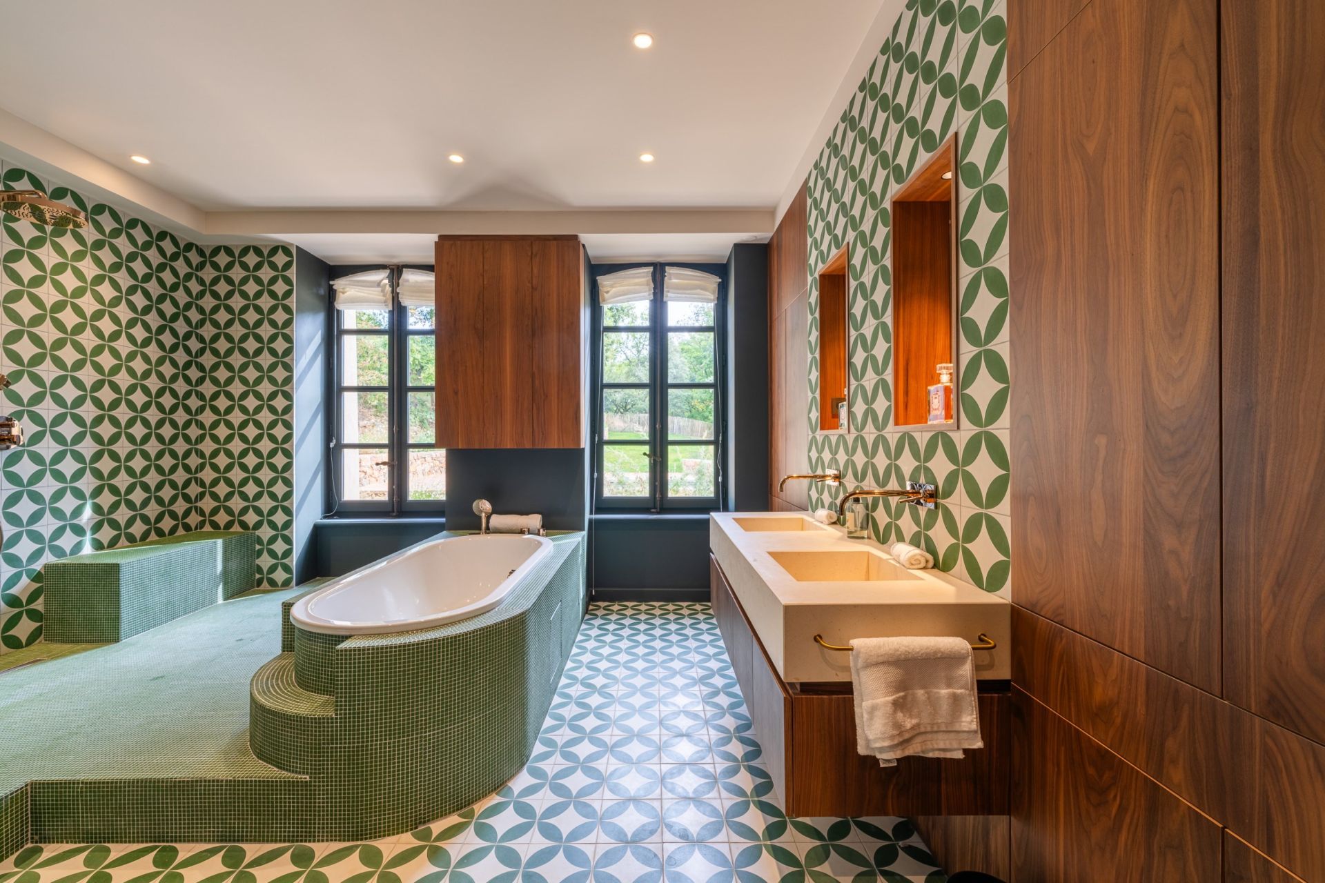 bastide 22 Pièces en location saisonnière sur NANS LES PINS (83860)