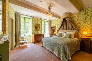 bastide 22 Pièces en location saisonnière sur NANS LES PINS (83860)