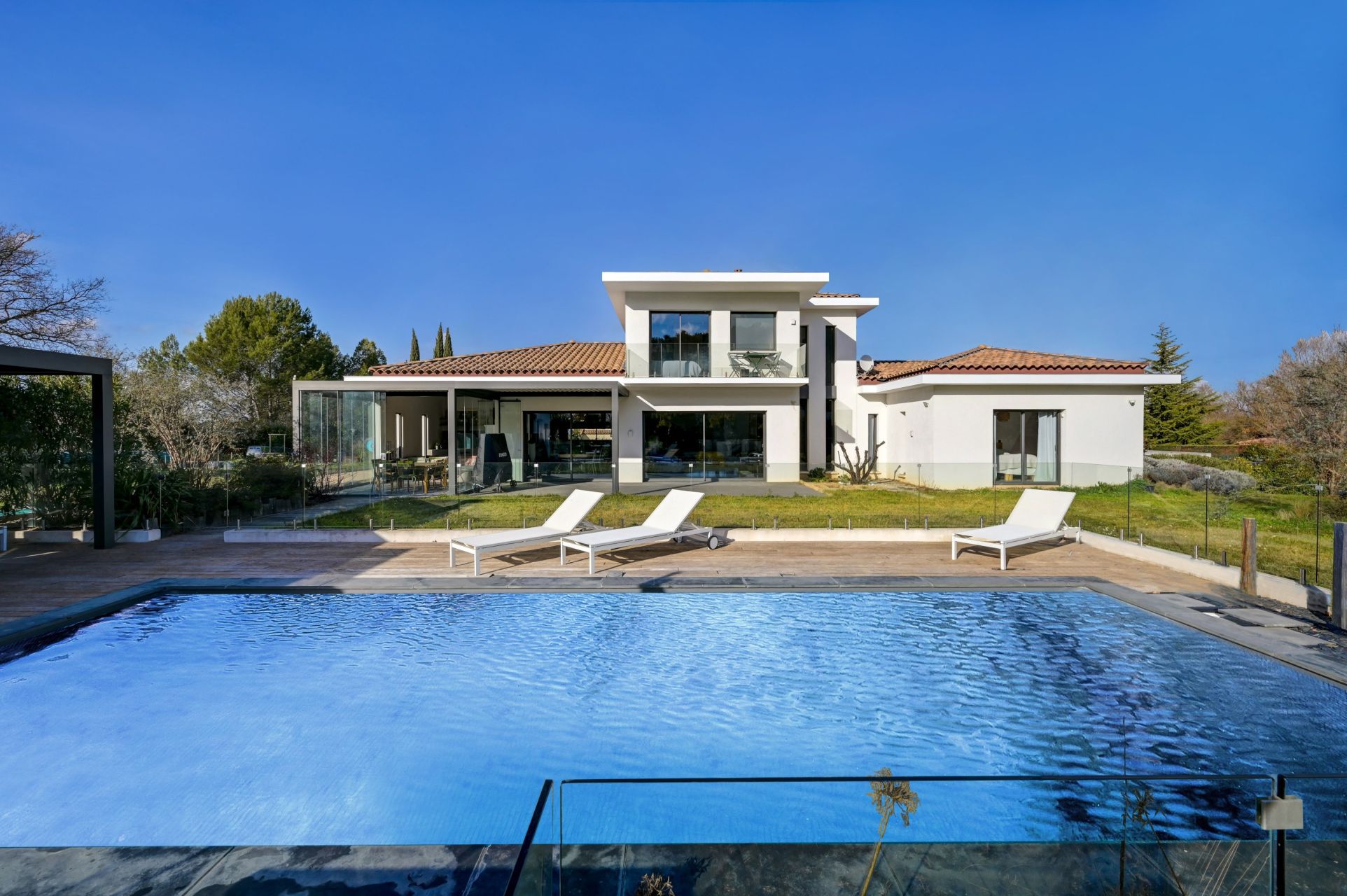 house 7 Rooms for sale on CABRIES (13480)