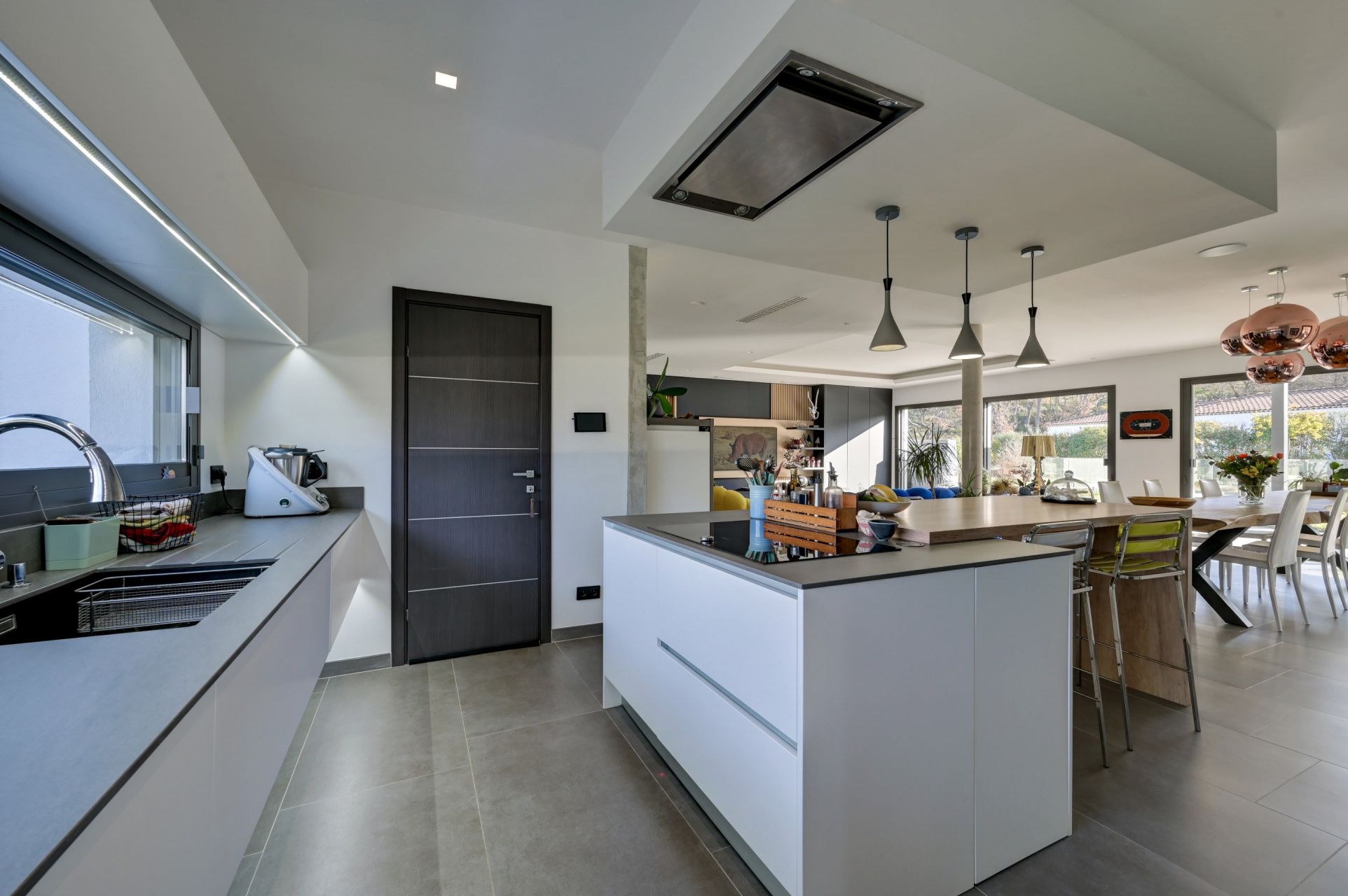 house 7 Rooms for sale on CABRIES (13480)