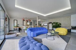 house 7 Rooms for sale on CABRIES (13480)