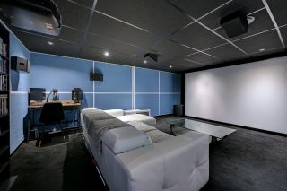 house 7 Rooms for sale on CABRIES (13480)