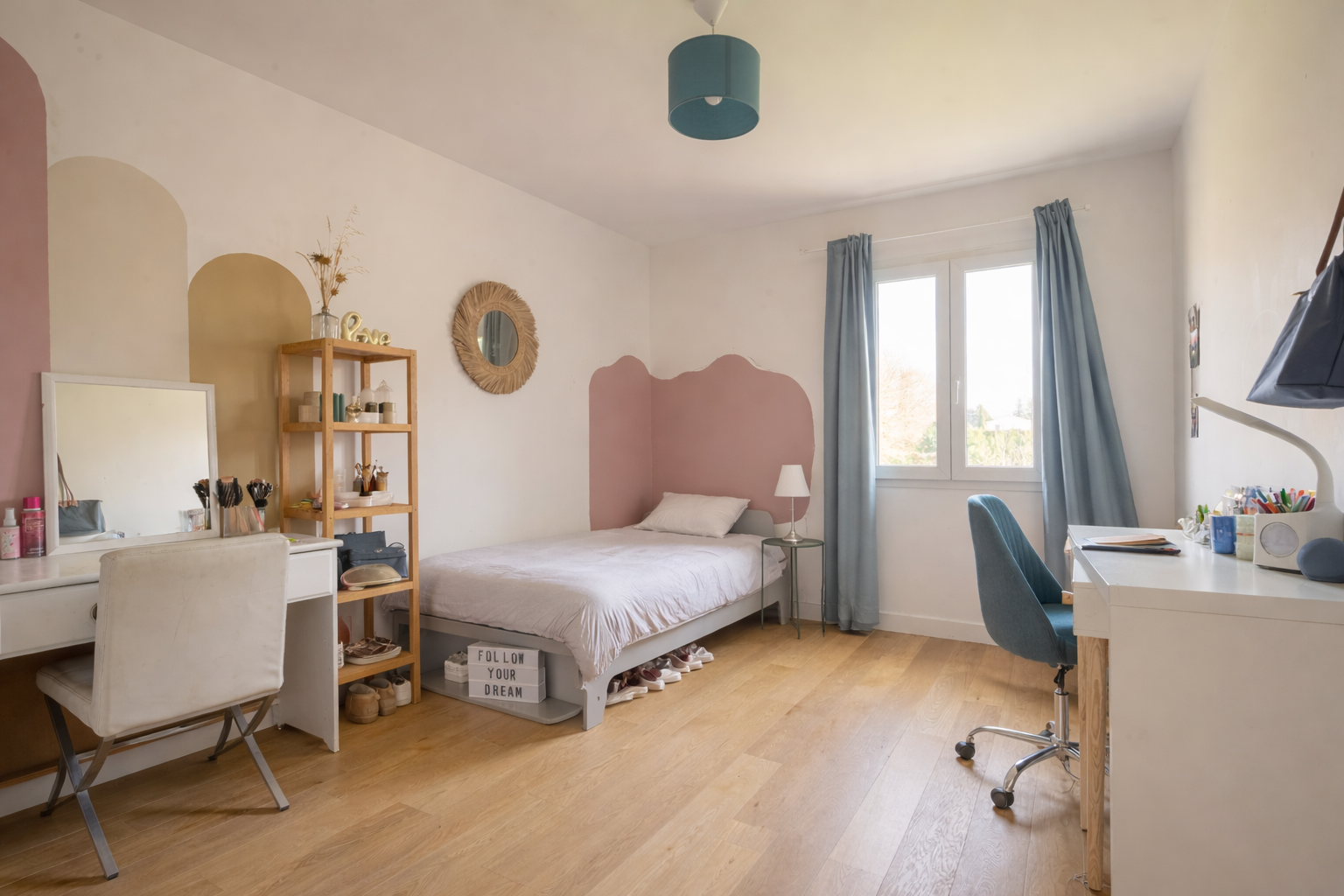 house 8 Rooms for sale on AIX EN PROVENCE (13100)