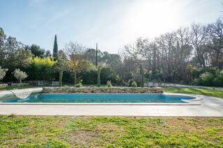 house 8 Rooms for sale on AIX EN PROVENCE (13100)