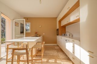 house 8 Rooms for sale on AIX EN PROVENCE (13100)
