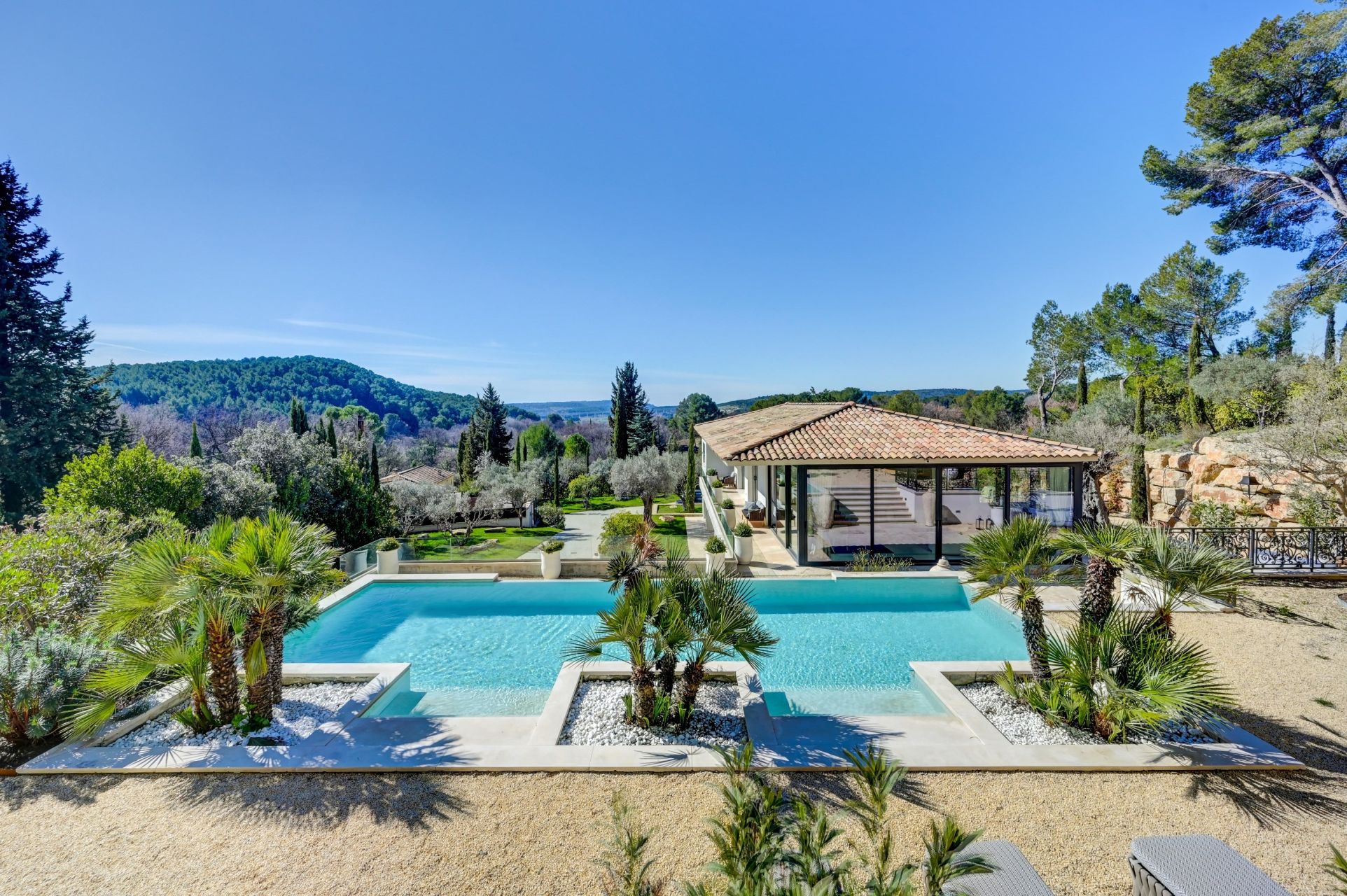 house 7 Rooms for sale on AIX EN PROVENCE (13100)