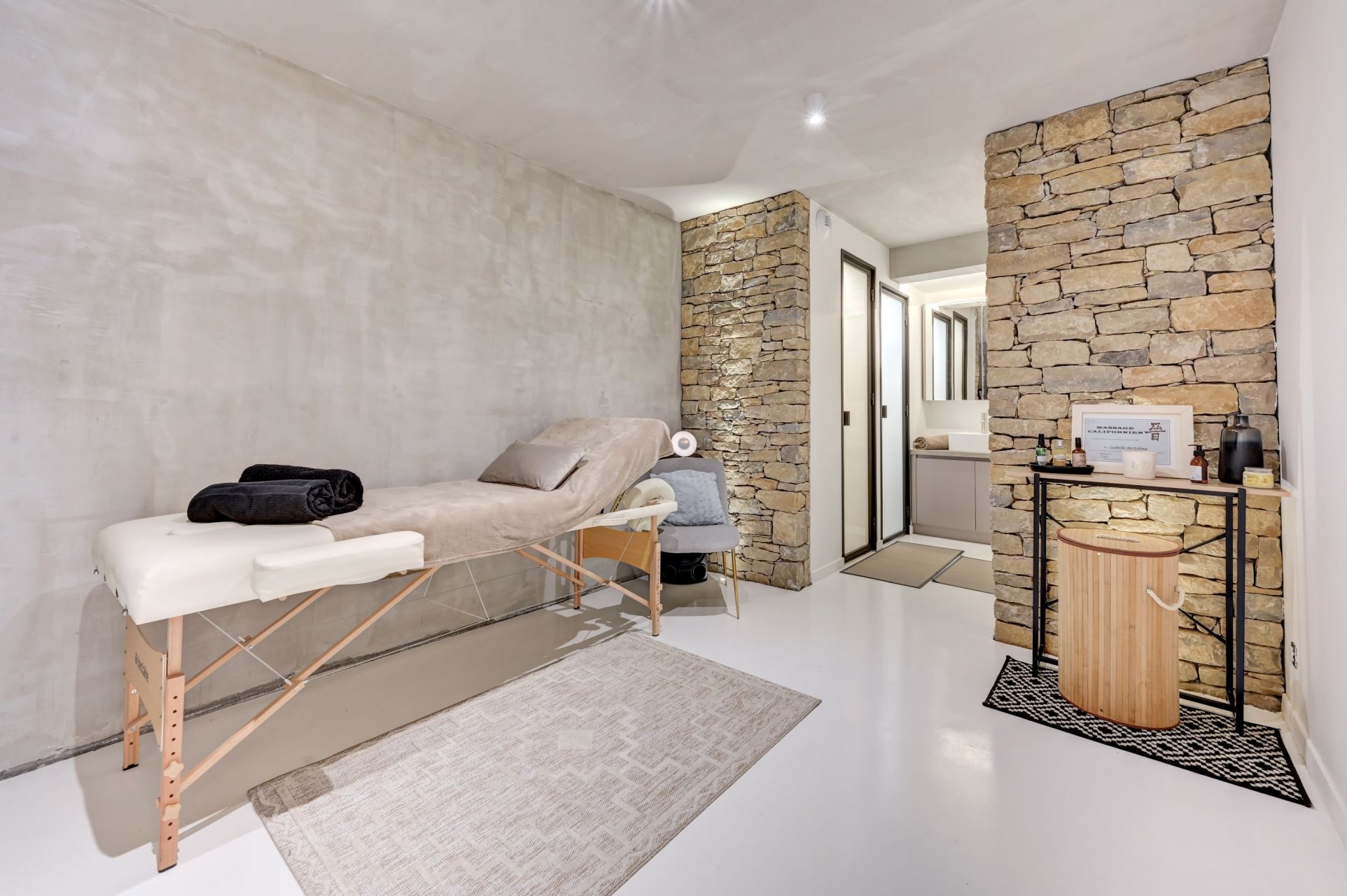 house 7 Rooms for sale on AIX EN PROVENCE (13100)