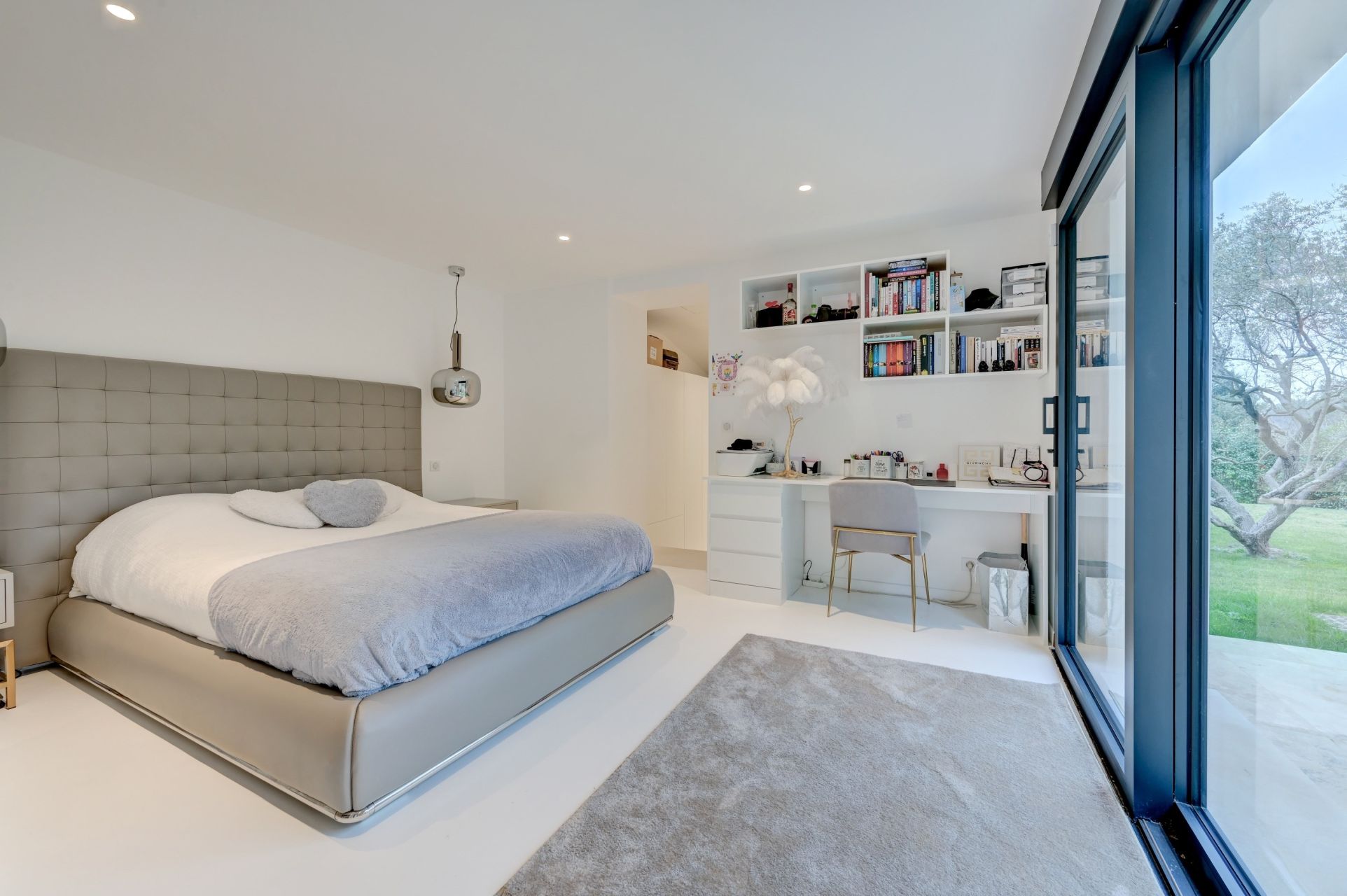 house 7 Rooms for sale on AIX EN PROVENCE (13100)