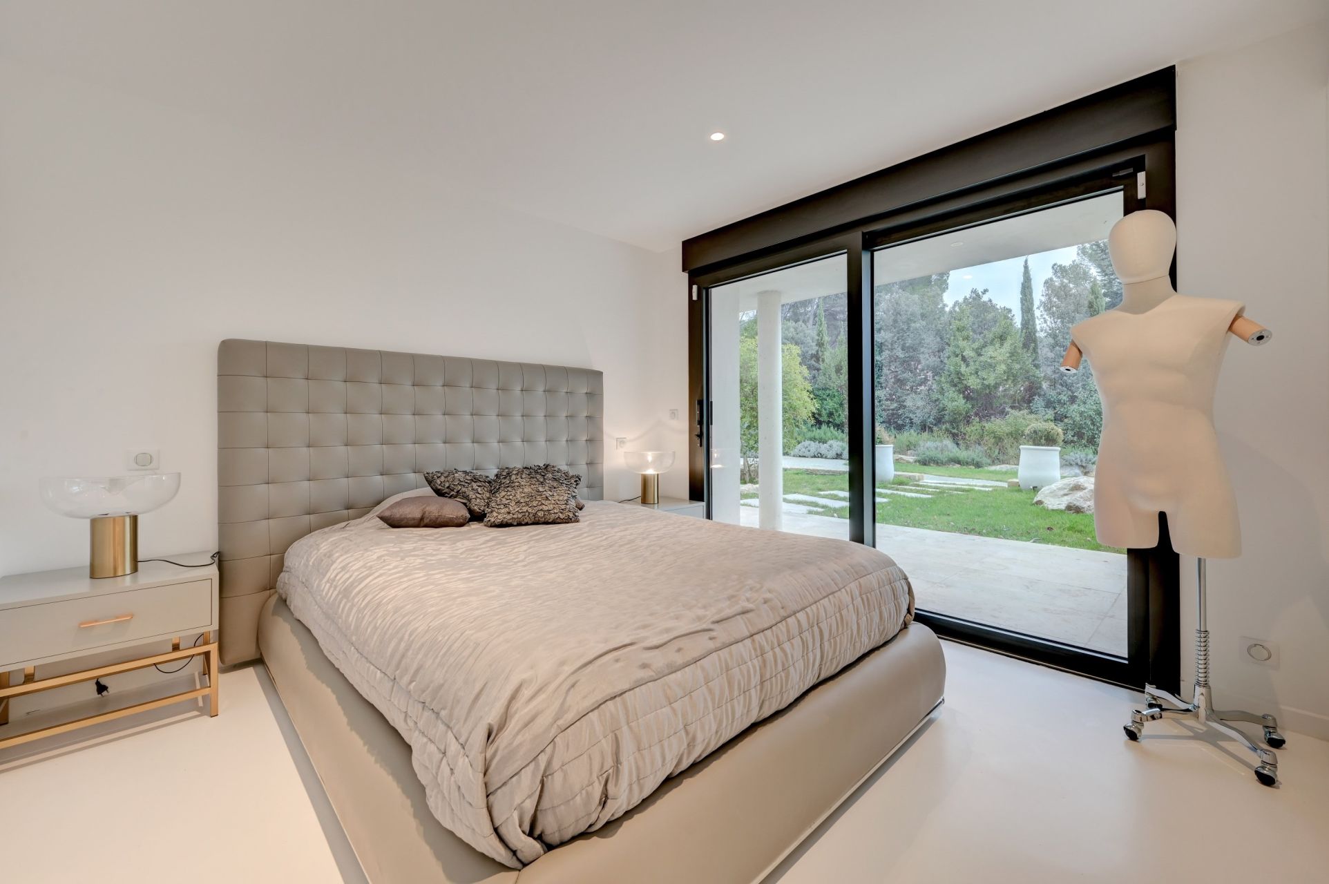 house 7 Rooms for sale on AIX EN PROVENCE (13100)