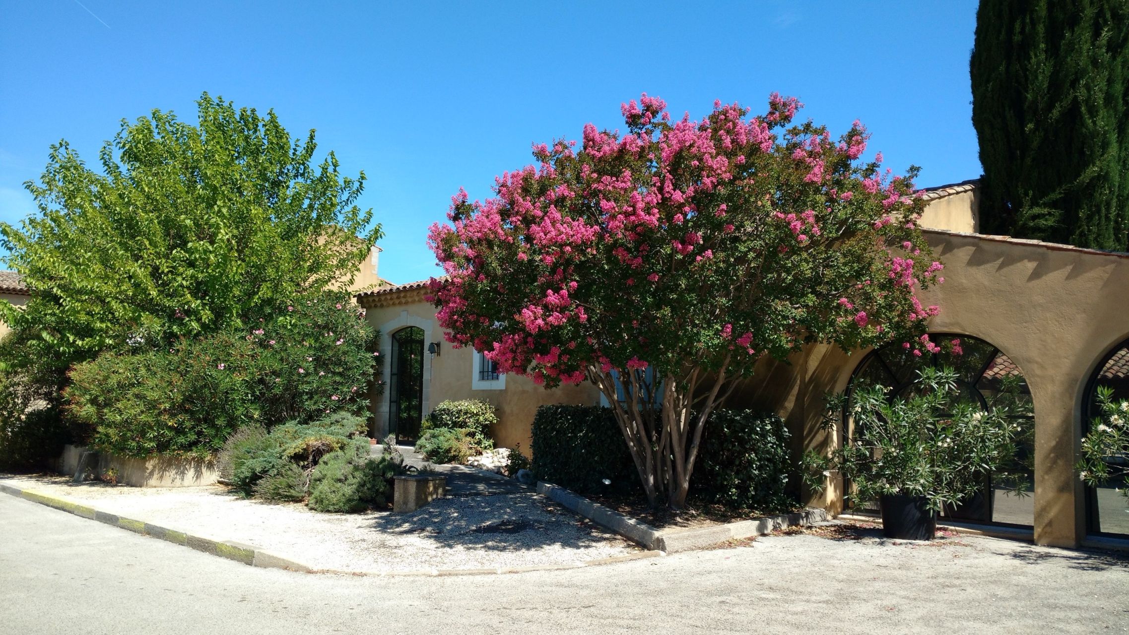 house 5 Rooms for sale on MALLEMORT (13370)