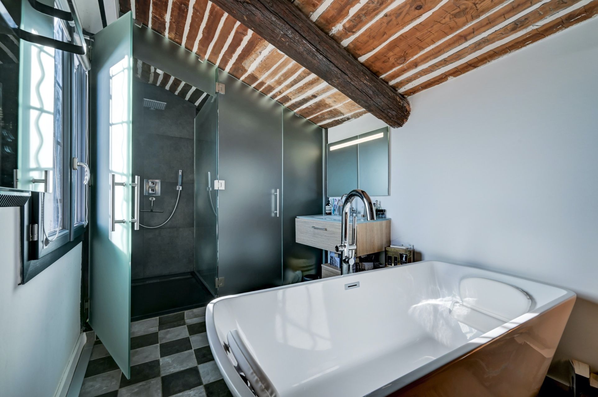 apartment 4 Rooms for sale on AIX EN PROVENCE (13100)