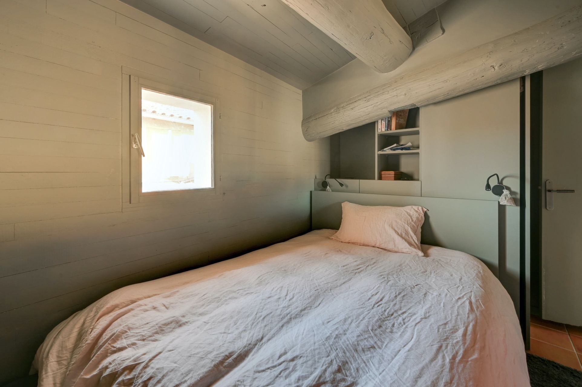 apartment 4 Rooms for sale on AIX EN PROVENCE (13100)