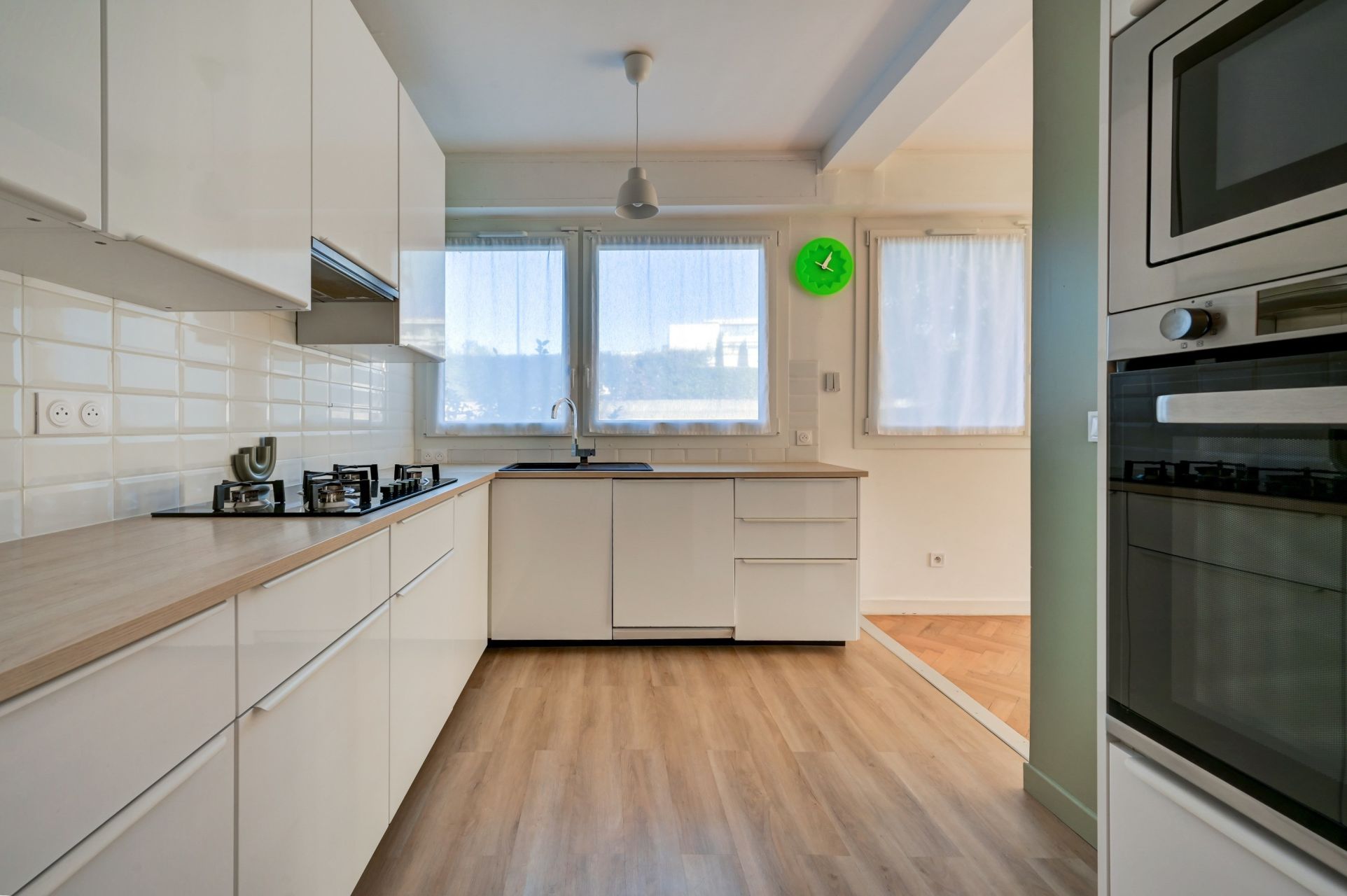 apartment 4 Rooms for sale on AIX EN PROVENCE (13100)