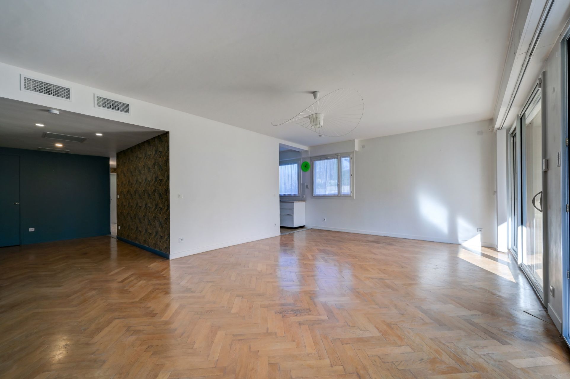 apartment 4 Rooms for sale on AIX EN PROVENCE (13100)