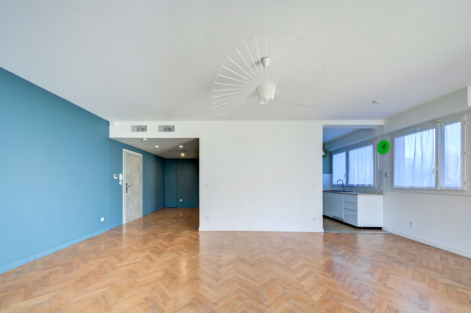 apartment 4 Rooms for sale on AIX EN PROVENCE (13100)