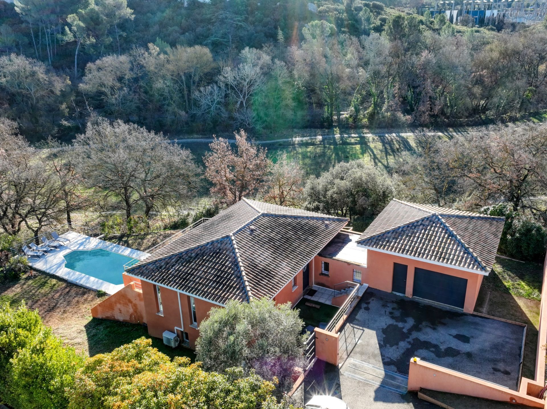 house 7 Rooms for sale on AIX EN PROVENCE (13100)