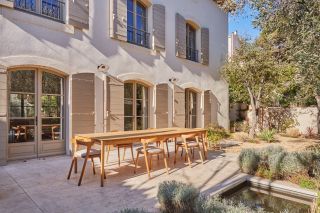 house 8 Rooms for sale on AIX EN PROVENCE (13100)