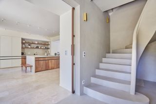 house 8 Rooms for sale on AIX EN PROVENCE (13100)