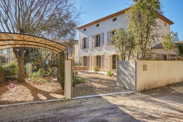 Sale House Aix-en-Provence 8&nbsp;Rooms 210&nbsp;m²