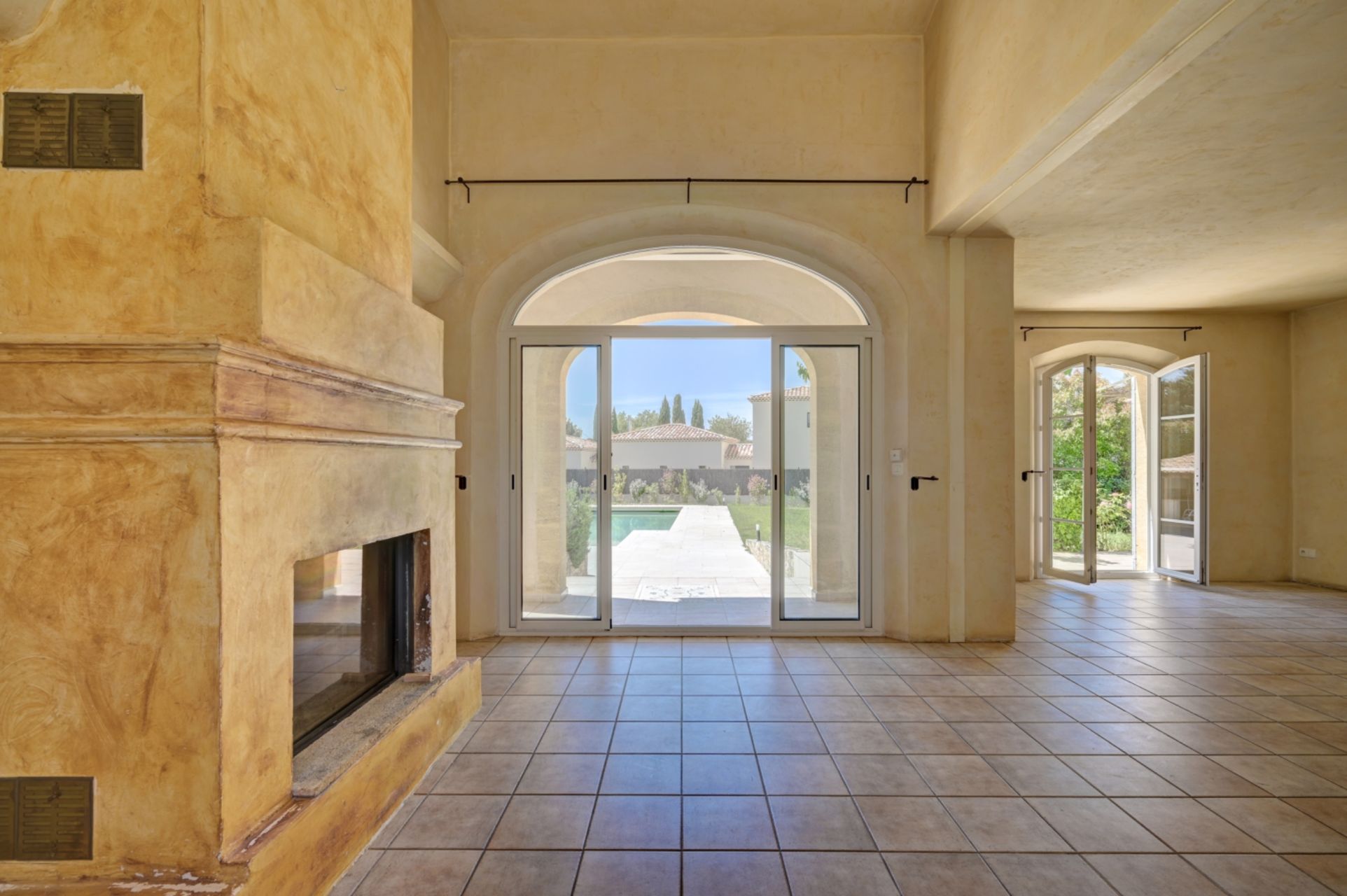 house 7 Rooms for sale on EGUILLES (13510)