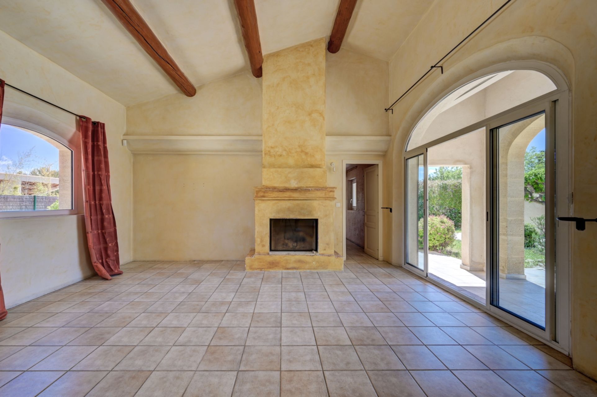 house 7 Rooms for sale on EGUILLES (13510)