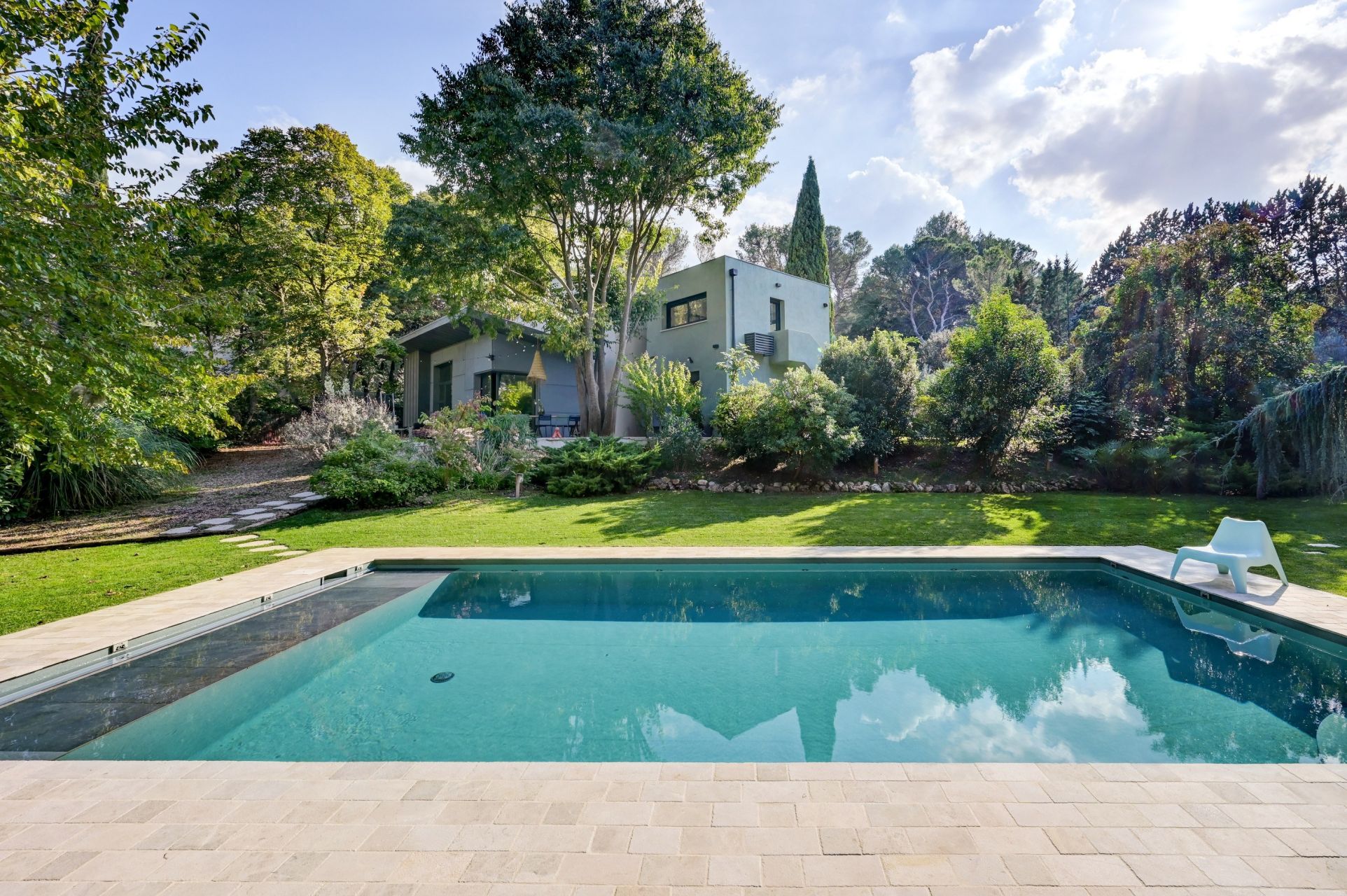 house 8 Rooms for sale on AIX EN PROVENCE (13290)