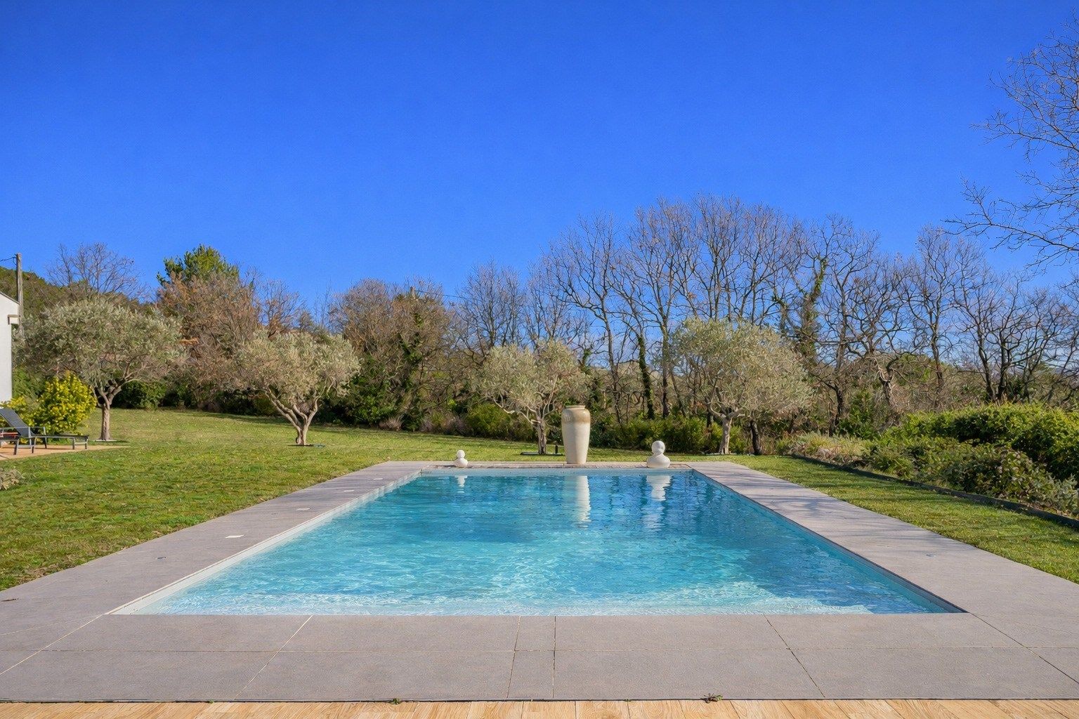 house 10 Rooms for sale on AIX EN PROVENCE (13100)