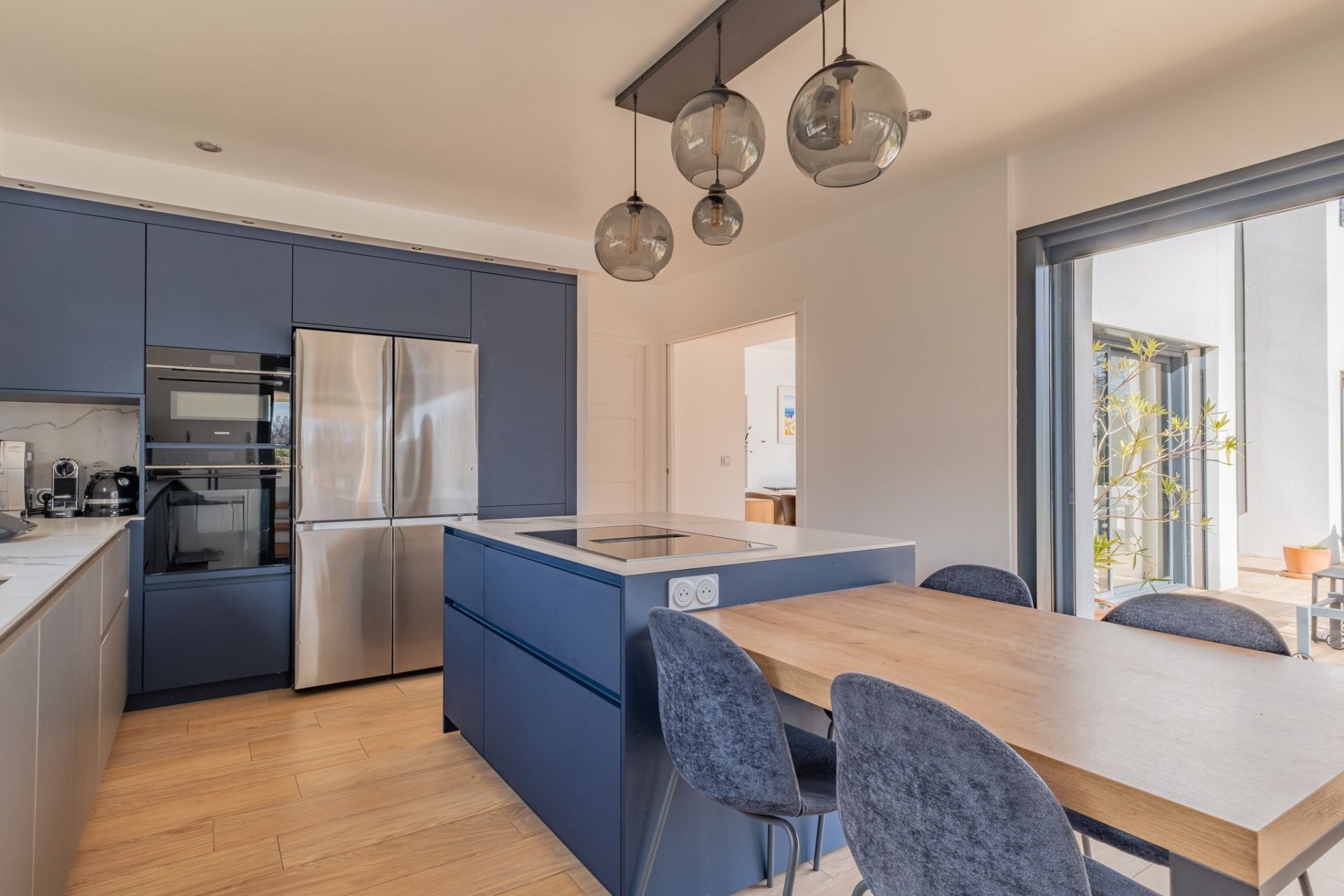 house 10 Rooms for sale on AIX EN PROVENCE (13100)