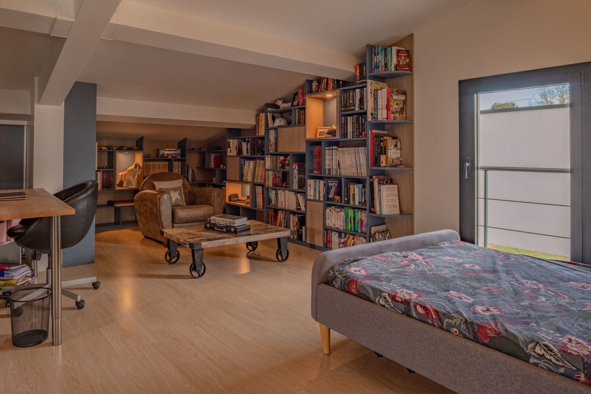 house 10 Rooms for sale on AIX EN PROVENCE (13100)