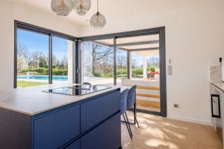 house 10 Rooms for sale on AIX EN PROVENCE (13100)