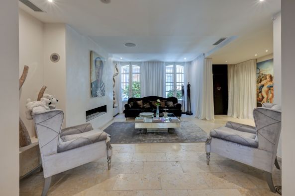 Sale House Aix-en-Provence 7&nbsp;Rooms 360&nbsp;m²