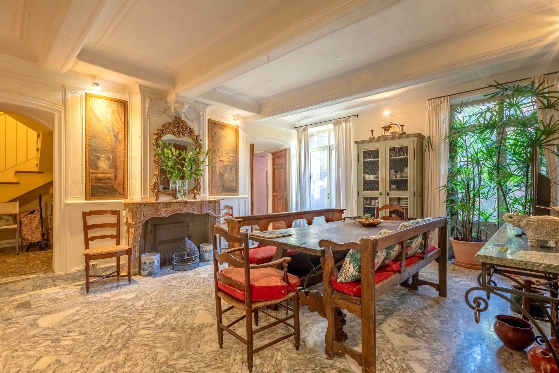 apartment 8 Rooms for sale on AIX EN PROVENCE (13100)