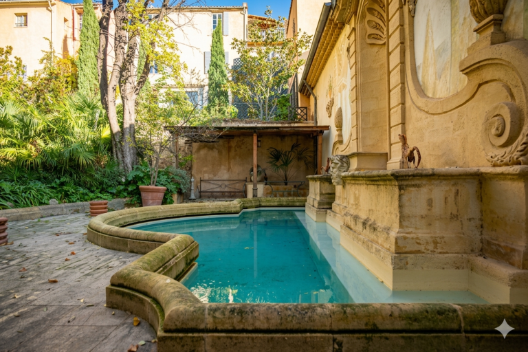 apartment 8 Rooms for sale on AIX EN PROVENCE (13100)