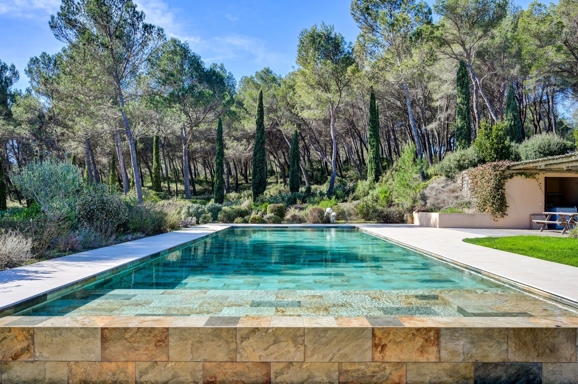 house 10 Rooms for sale on AIX EN PROVENCE (13100)