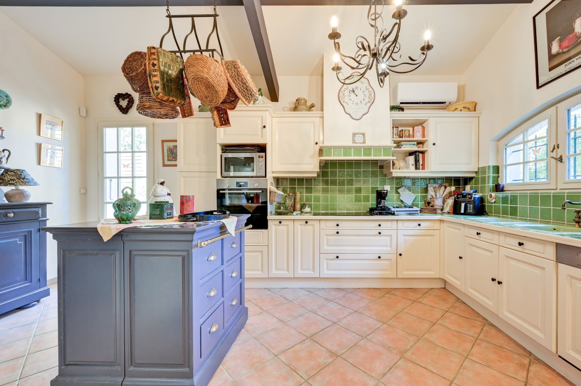 house 8 Rooms for sale on AIX EN PROVENCE (13100)